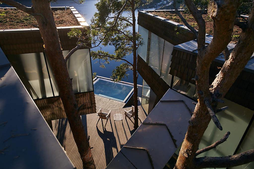 The summerhouse out door ares seen from the roof and out towards the west