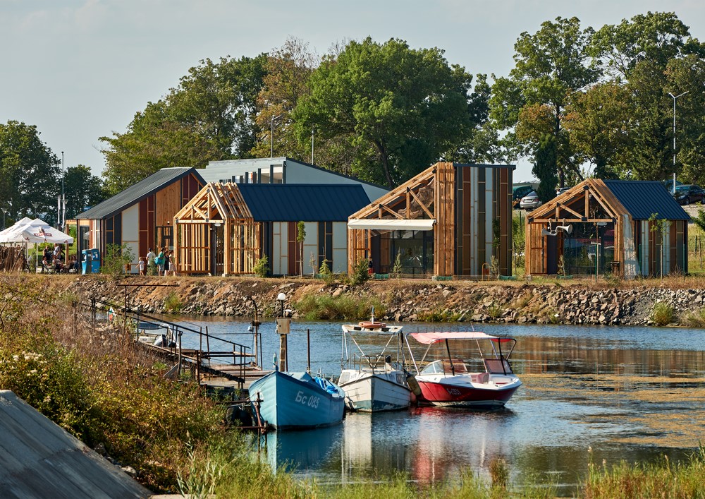 The four ethnographic houses facing the waterfront