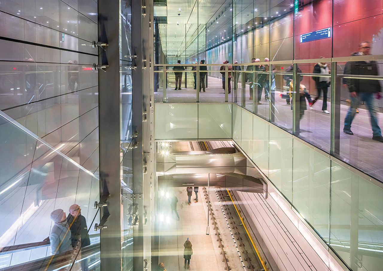 Station De Pijp - View from the distribution level towards the highest platform level