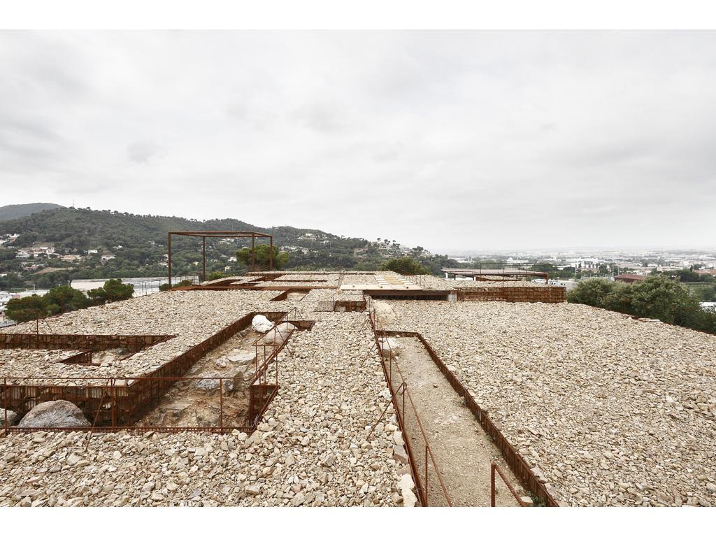 The platform of the archaeological site.