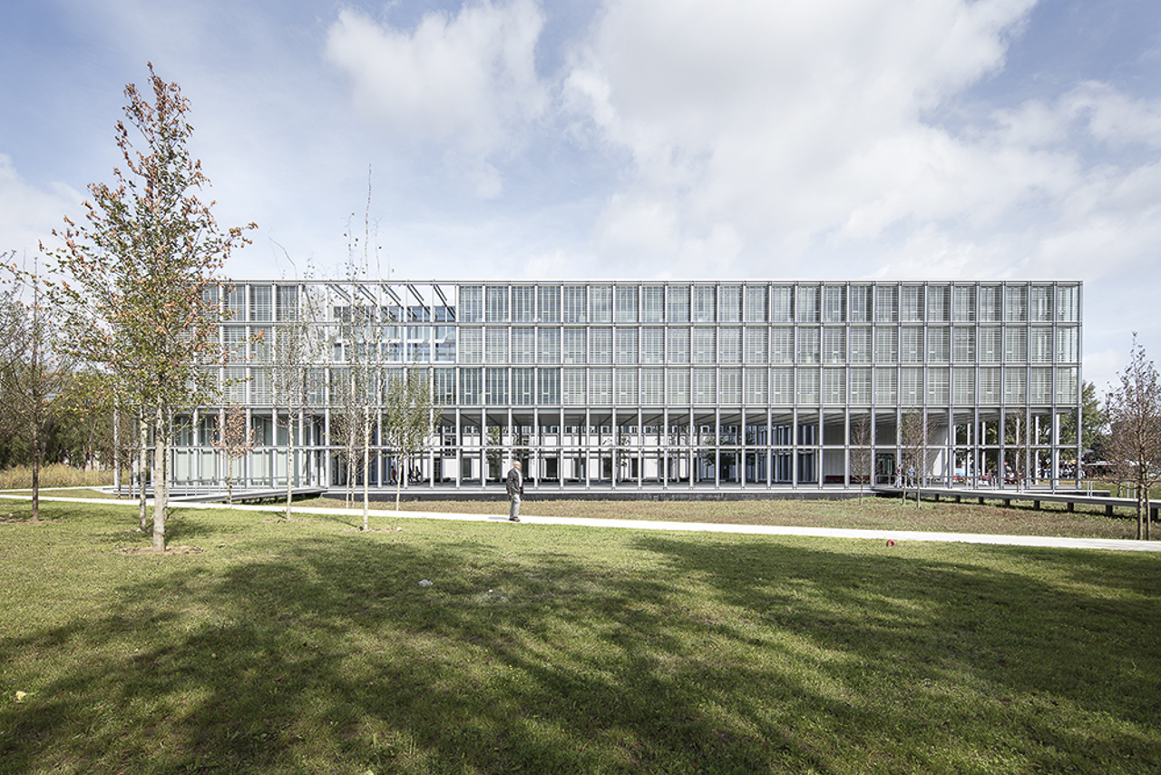M01 View of the southern facade
