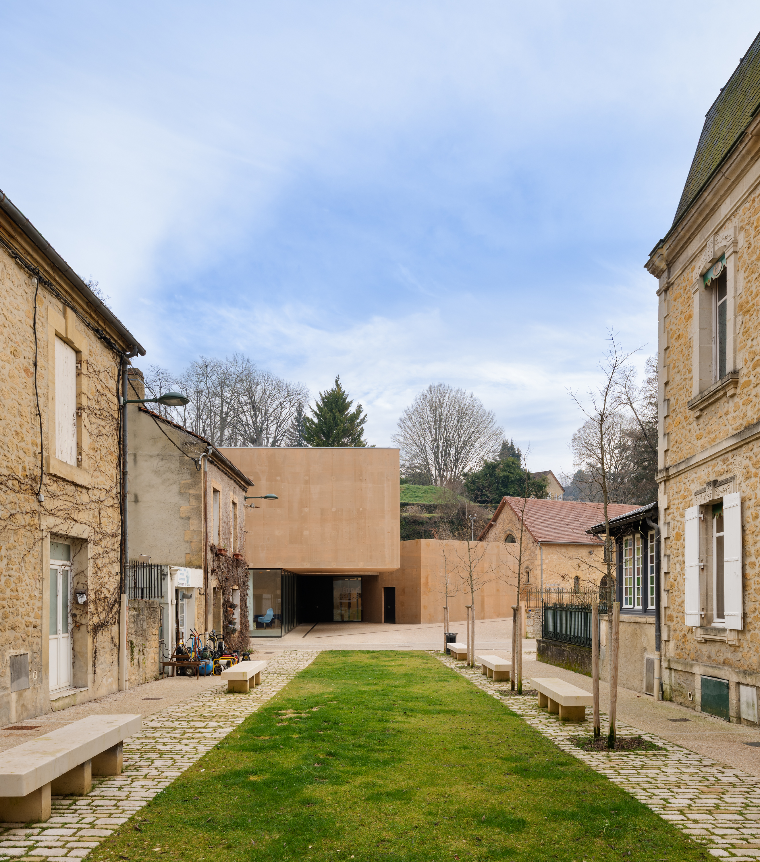 Screenshot of Zoome Casino game lobby showing various pokies and live casino options