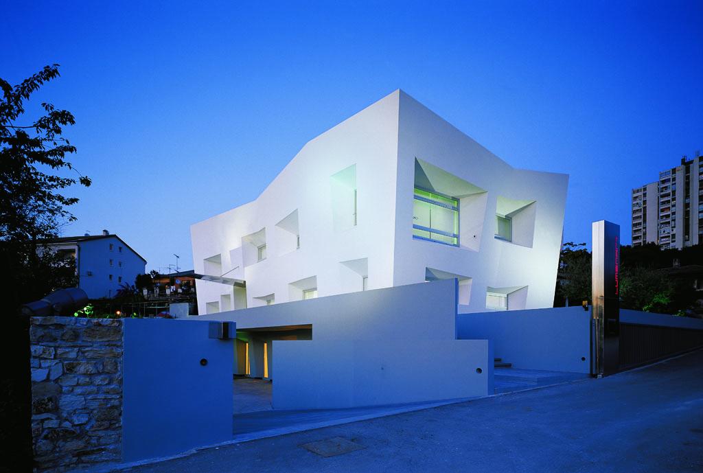 Ligent Building Lumenart - House of light, office building | EUmies Awards